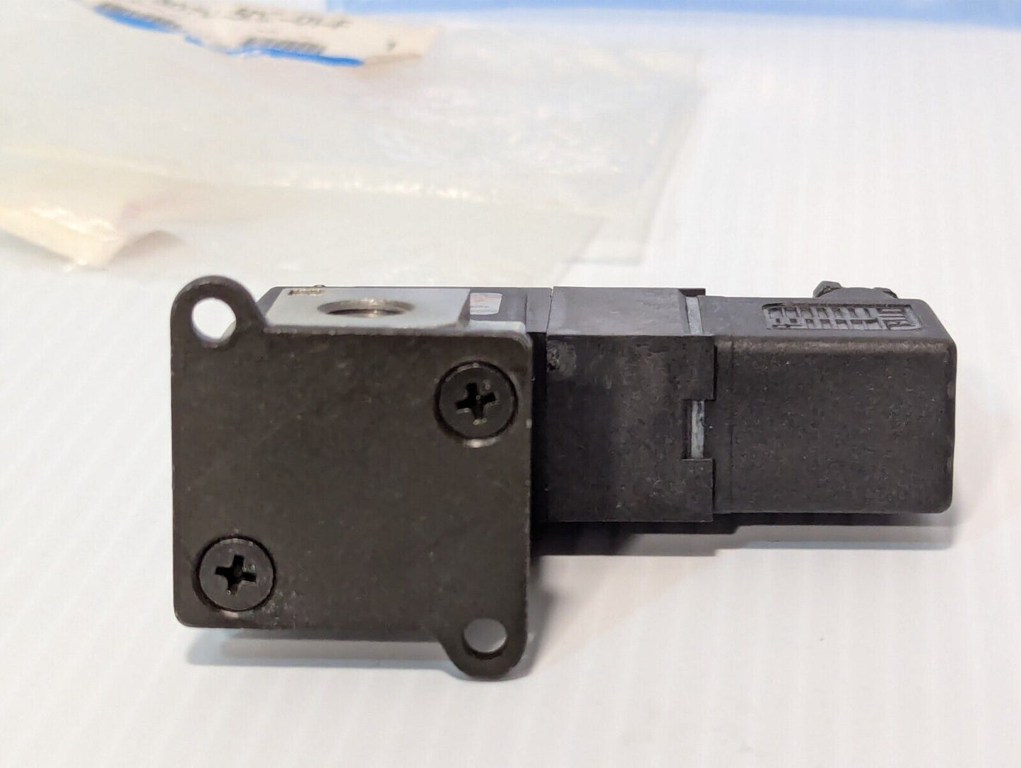 SMC VT307V-5DZ-01-F Solenoid Valve - Free Shipping+Returns