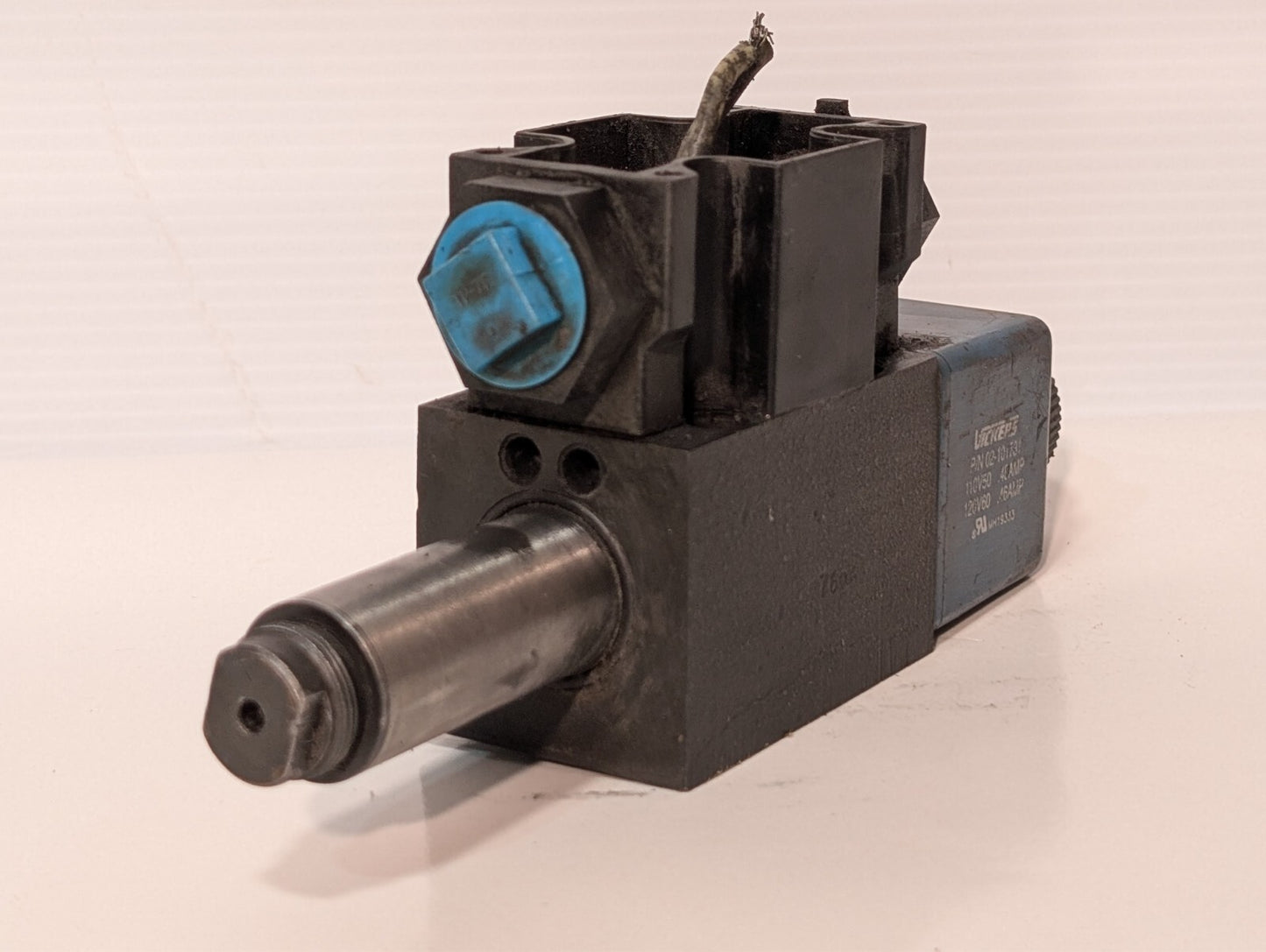 Vickers 02-101731 and Unidentified Hydraulic Valve