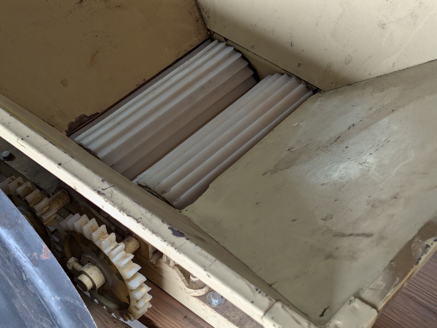 Steel Fruit Crusher with Stand for Pulping, Mashing, Grinding for Wine / Cider