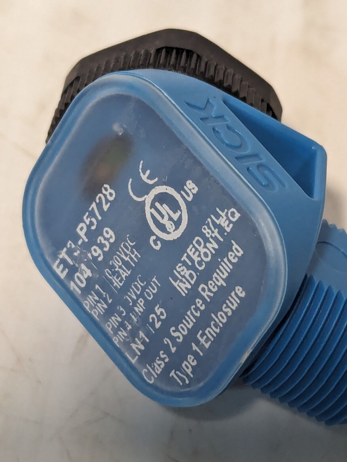 Sick ET3-P5728, 1047939 sensor, PNP LO M12 W/health, 10-30VDC - Free Shipping