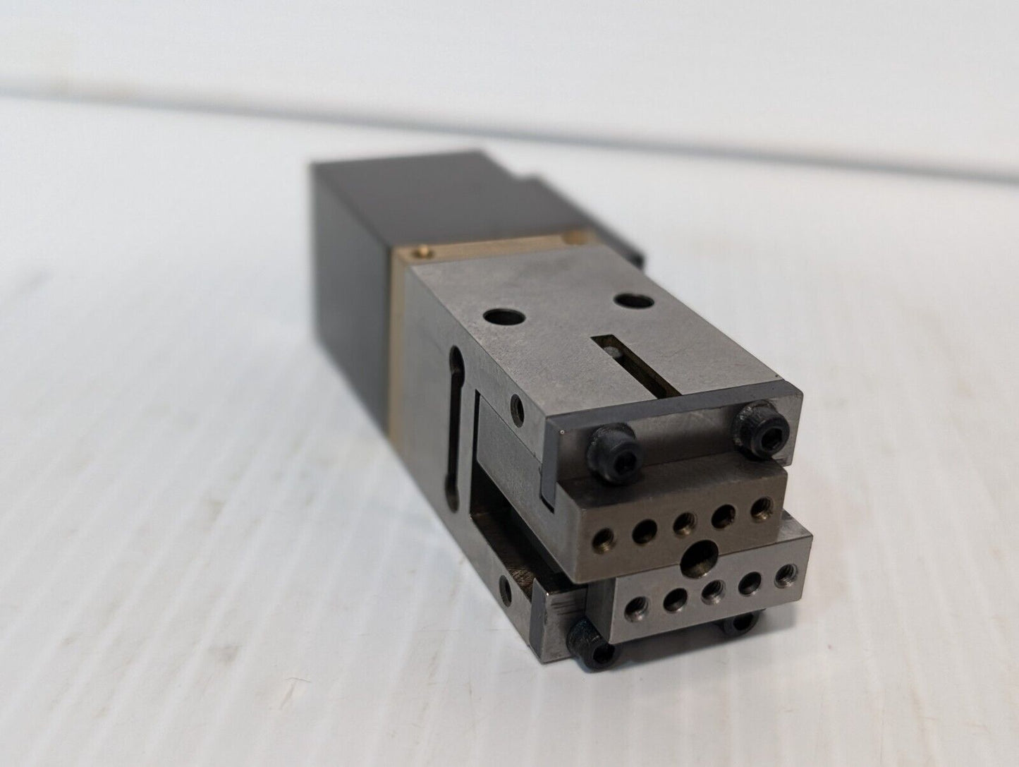 5-723-00047-1 Finger Parallel Gripper or Linear Bearing Actuator Slide