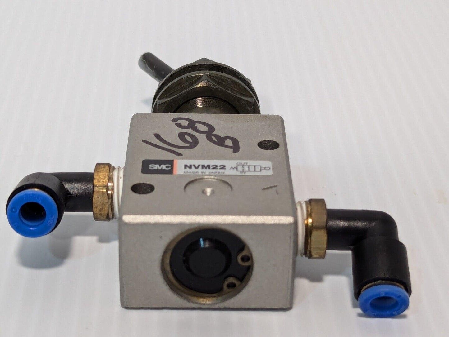 SMC NVM220 Pneumatic Toggle Switch Valve 1/4"NPT 2-Way 2-Port - Free Shipping