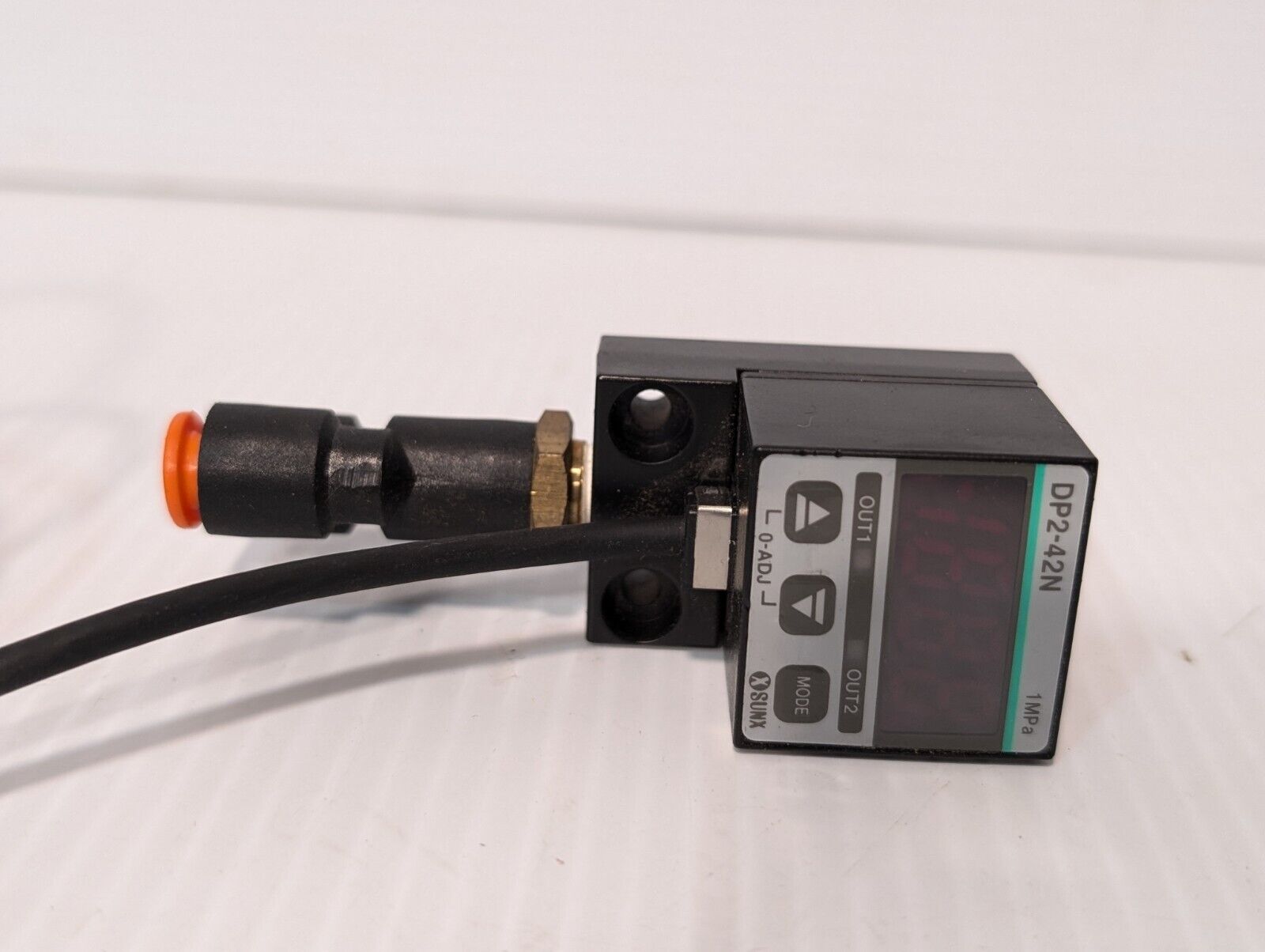 Sunx DP2-42N Digital Pressure Sensor, LED display, 1MPa -Free Shipping & Returns
