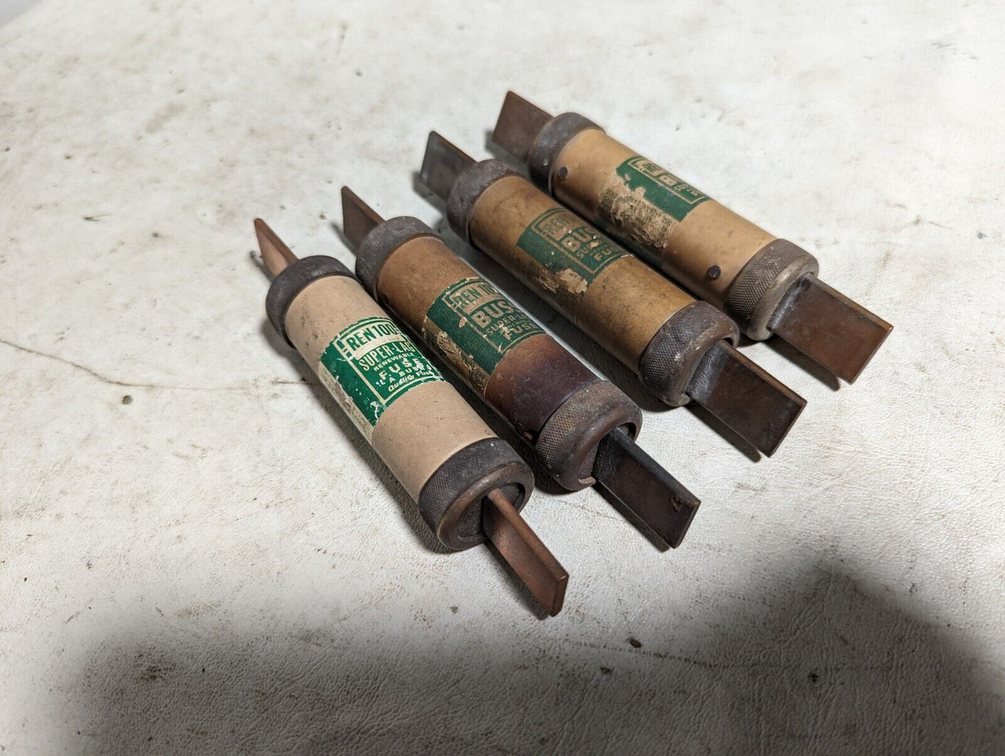 Lot of 4 Buss REN100 fuses, 100A, renewable, super-lag