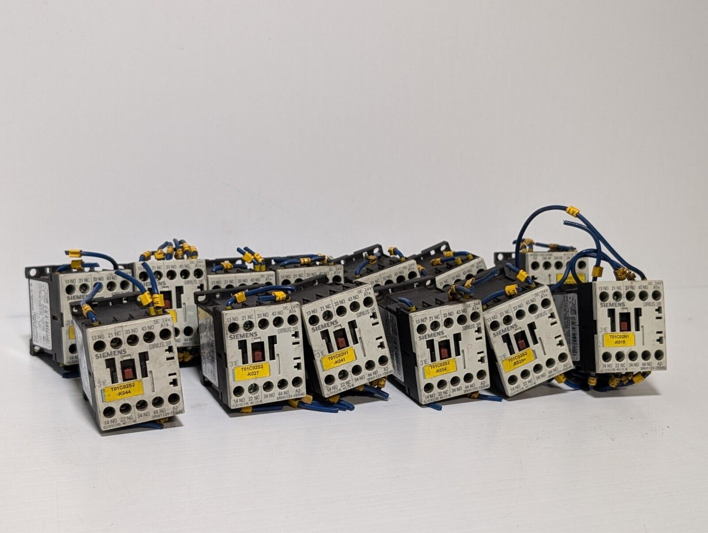 (13) Siemens Sirius 3RH1131-1BB40 Auxiliary Contactor 6A 24V 1.1kW 3 Pole Coil