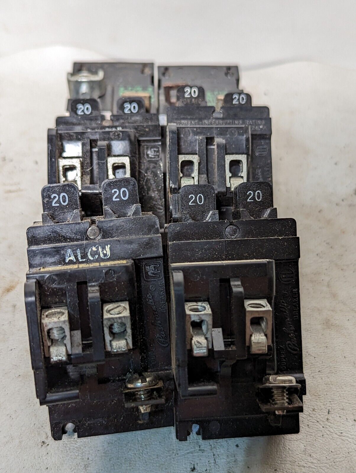 Lot of 29 Pushmatic breakers as pictured: 8xP115, 12xP130, 4xP2020, 1xP260