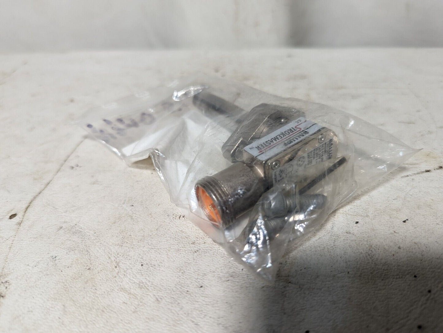 Baluff BES 516-200-S2/2.275"-S5 inductive sensor