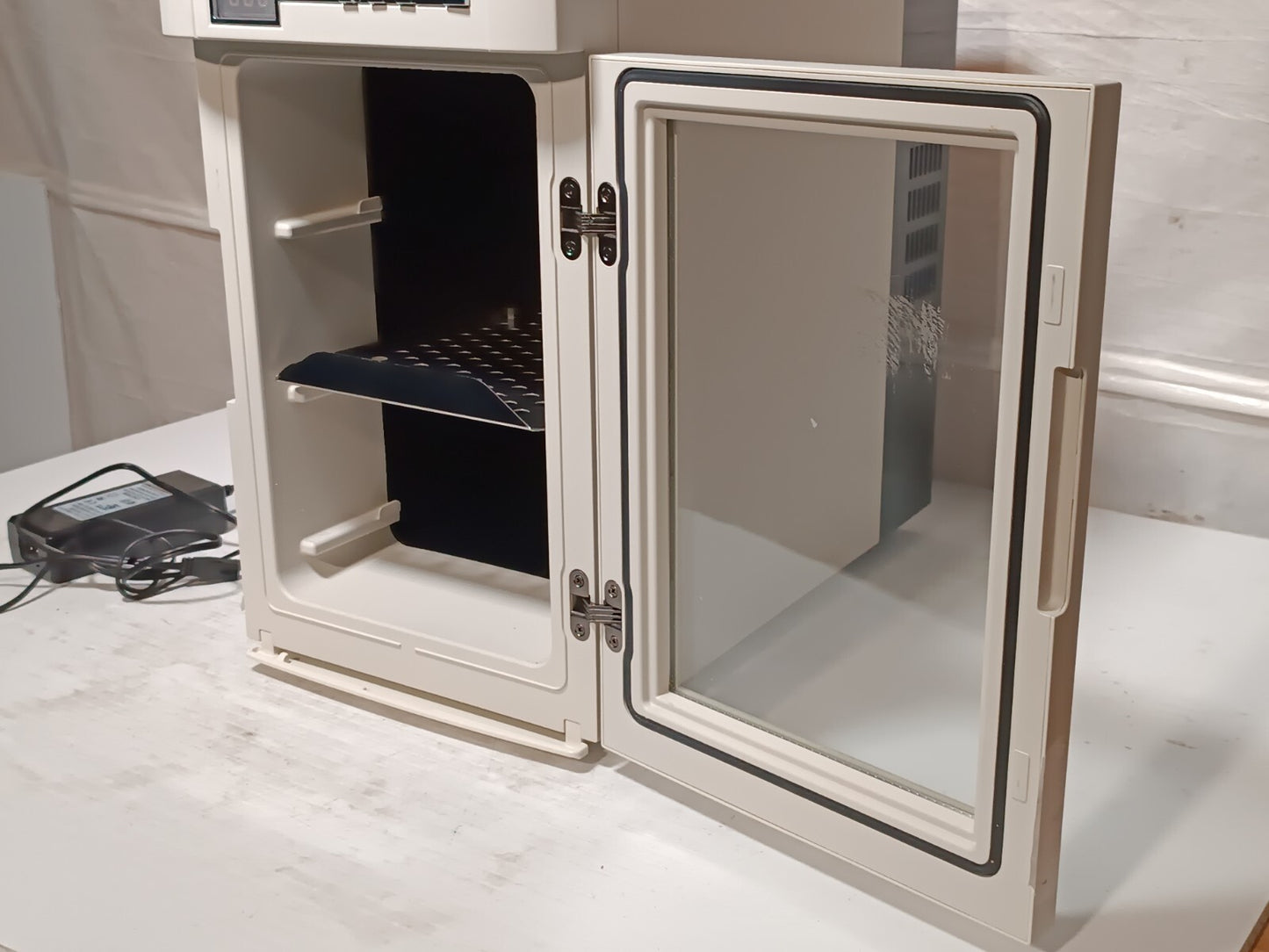 Thermo Scientific Heratherm IMC18 Benchtop Microbiological Incubator as Pictured