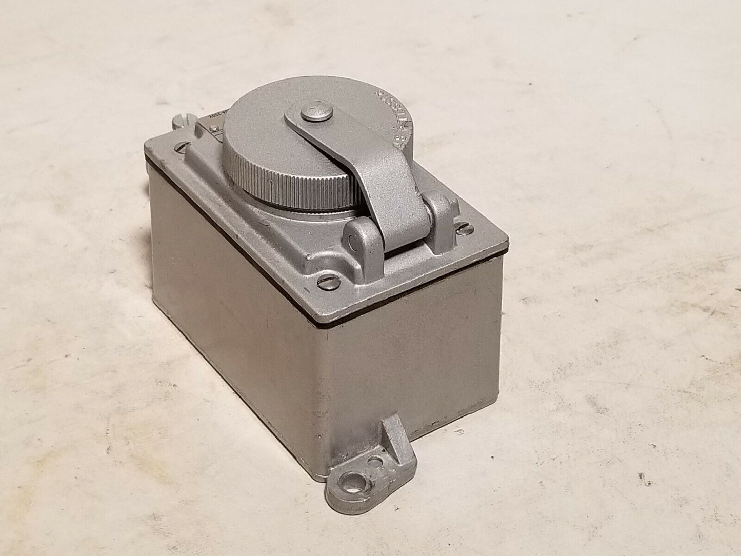 Russellstoll 3754 receptacle, 20A@600VAC, 30A@250V, 3 pole