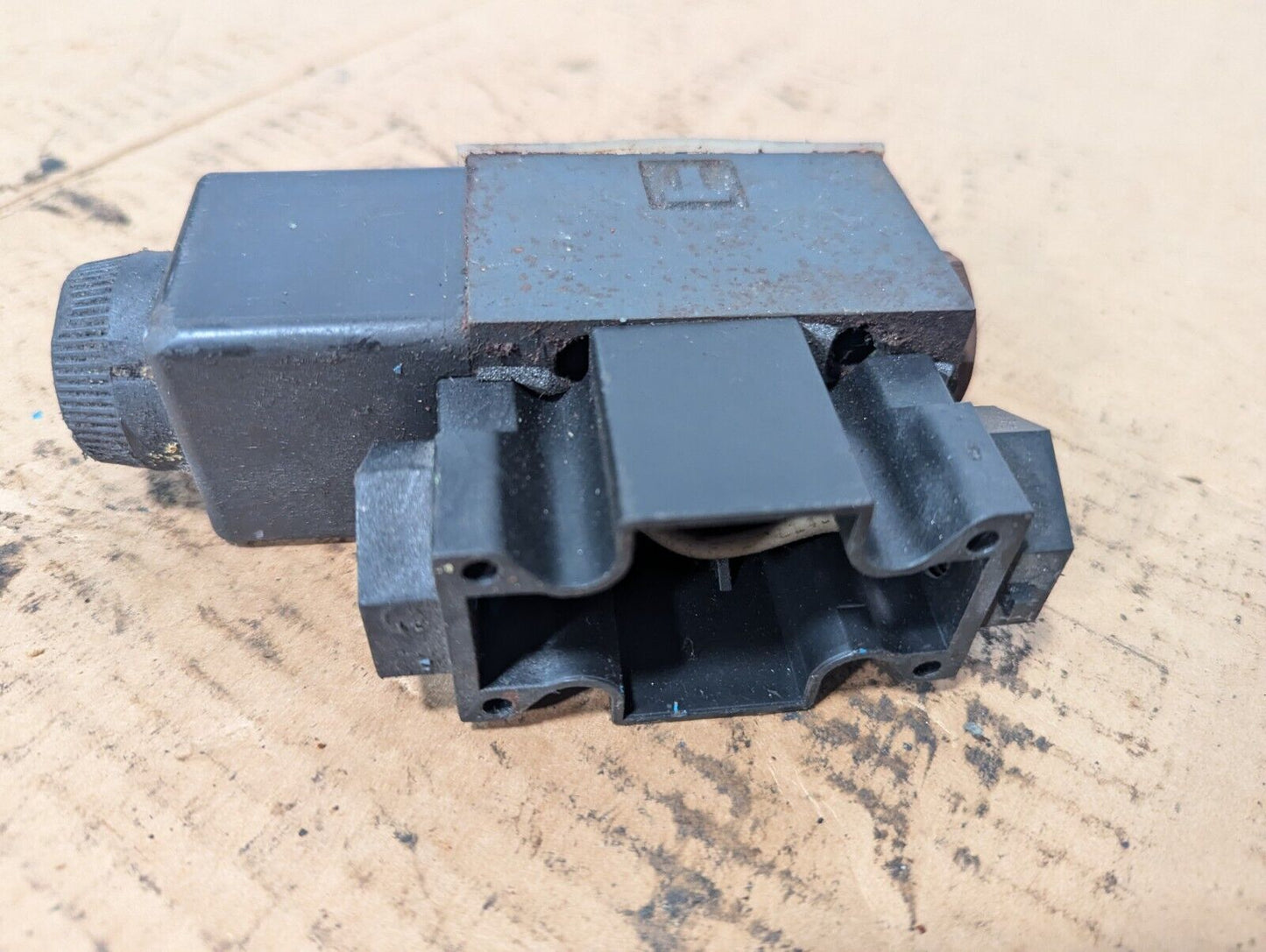VICKERS PILOT VALVE, 02-101731 - Free Shipping