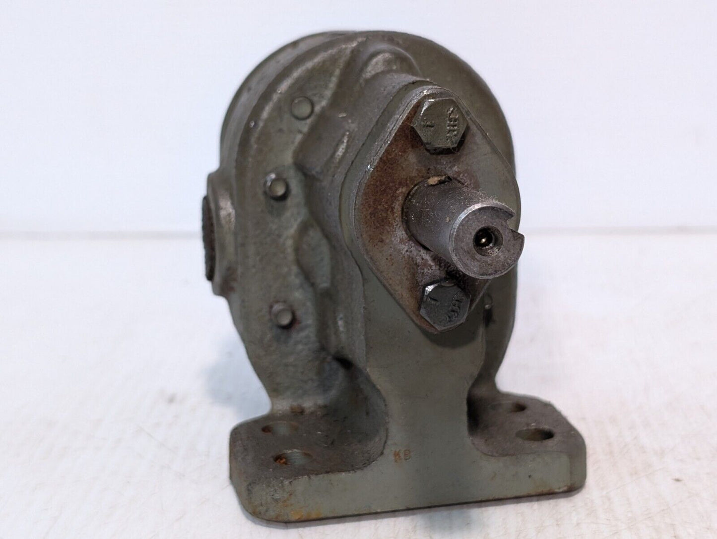 Brown & Sharpe No. 2 BSM Gear Pump, Bi-Directional, Pedestal Mount -Free Ship
