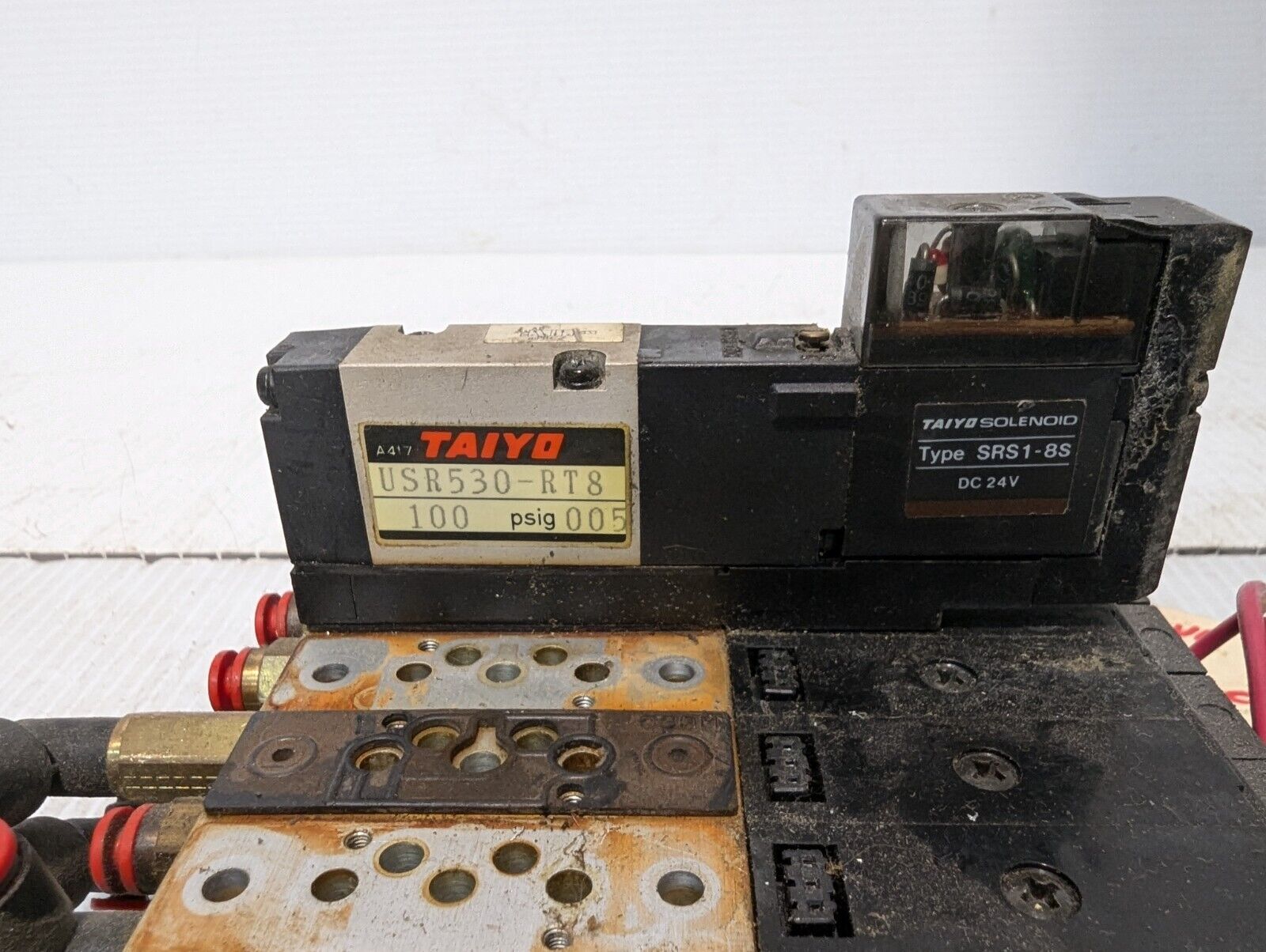 Taiyo Manifold Bank with 1 Taiyo USR530-RT8  Solenoid Valve - Free Shipping