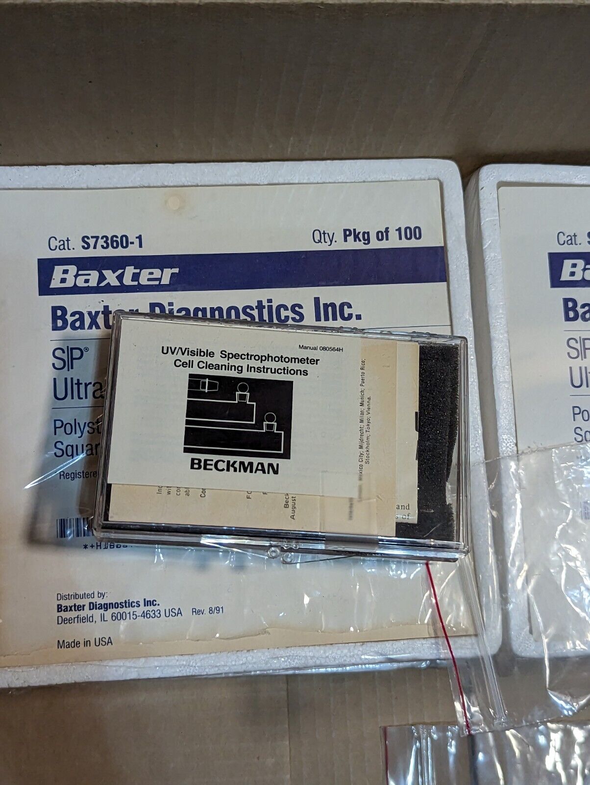 Beckman DU640 spectrophotometer with lots of accessories, manuals