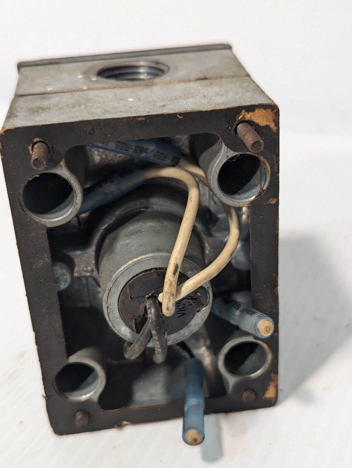 Vickers F3 PBDG494L 012A B60 insta-plug directional valve as pictured