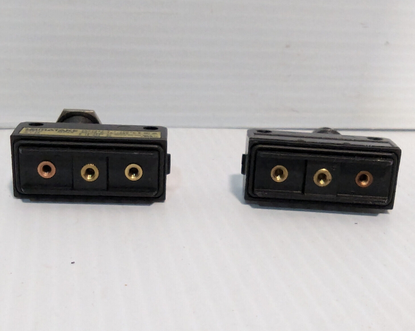 Lot of 2: Yamatake, Azbil SL1-EK limit switches, roller plunger, free shipping