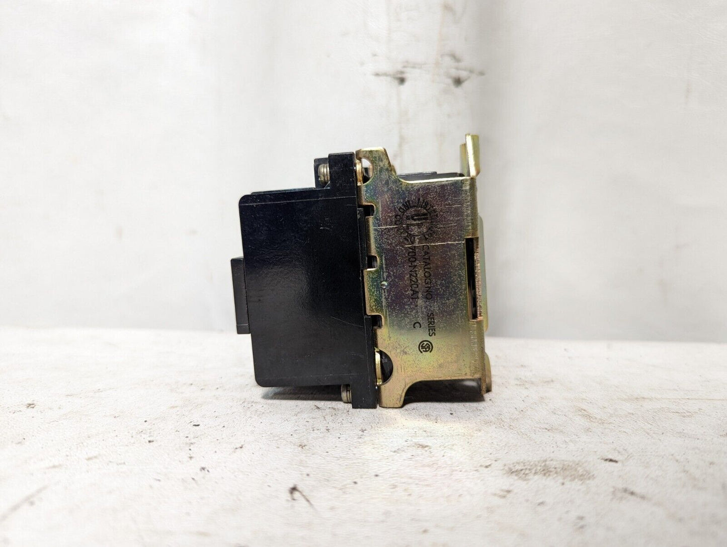 Allen-Bradley 700-N220A1 relay, type N, AC relay