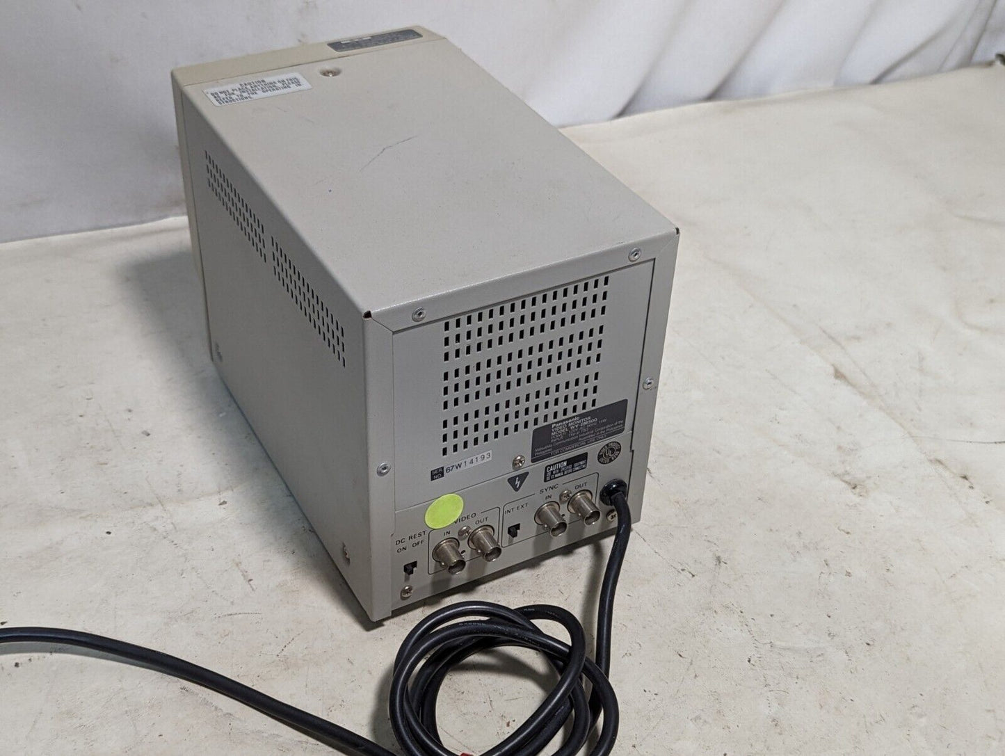 Pansonic WV-BM500 video monitor, powers on but does not display