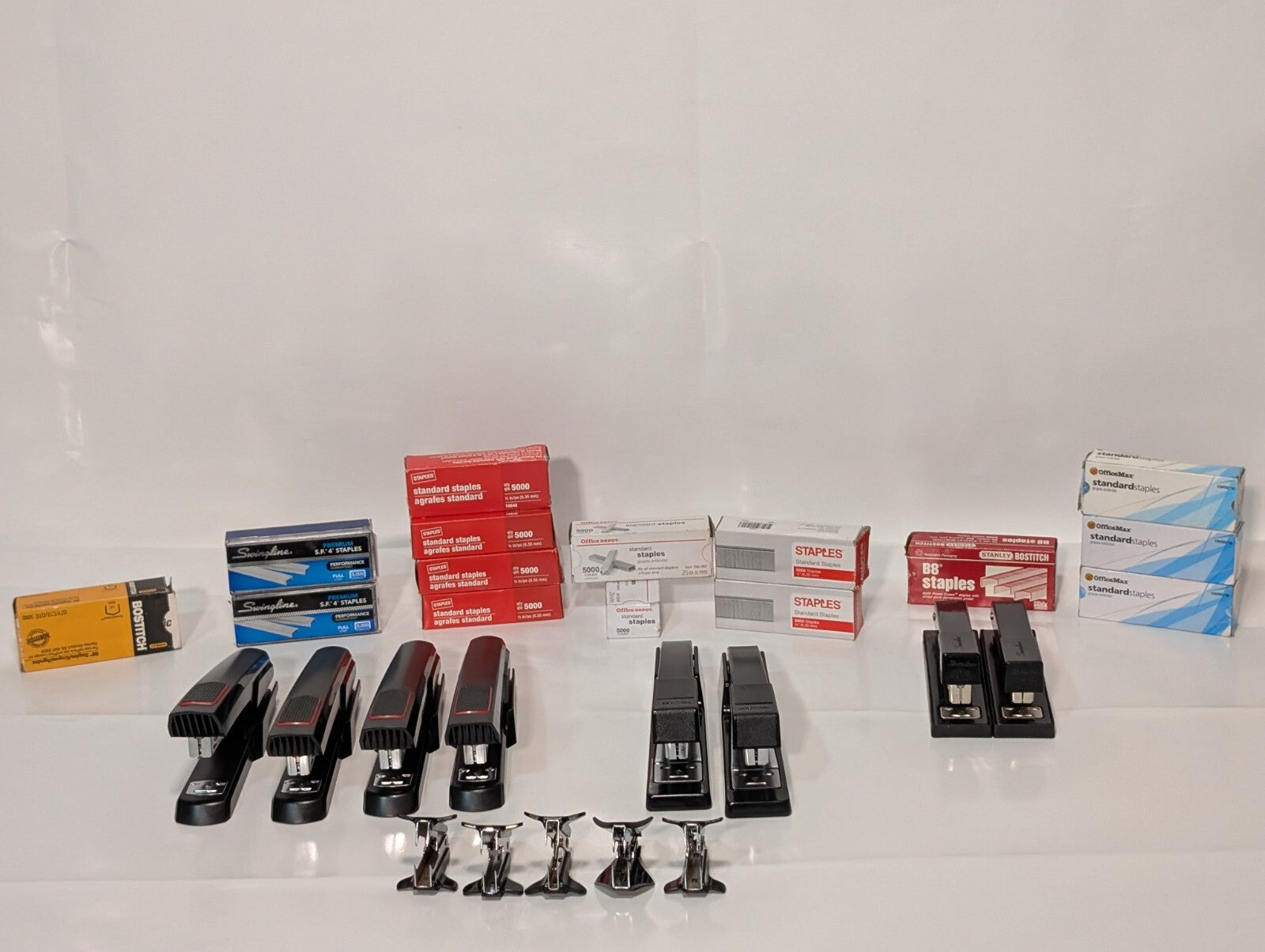 Staples Staplers Removers and Standard Staples, see photos