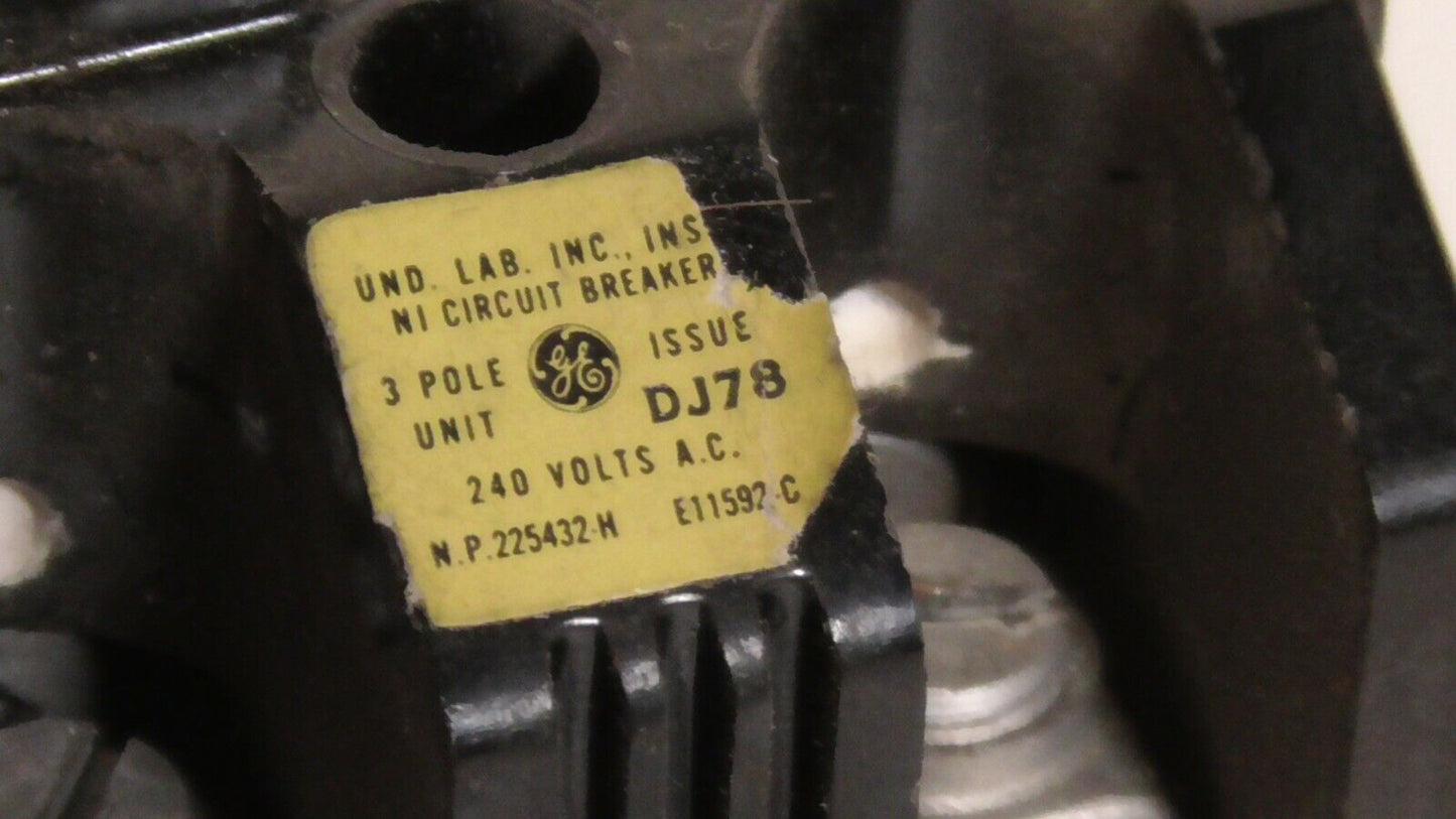 GE TQL32030, 3 poles, 120/240 VAC, 30 A, circuit breaker