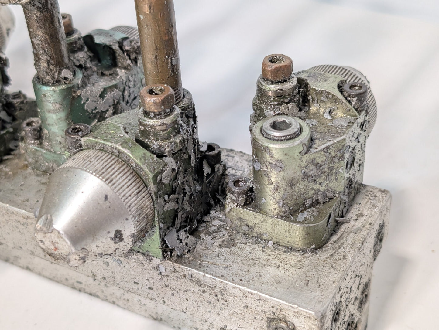 Unbranded High Pressure Distributor Manifold, Adjustment Knobs, 4 Port, as shown