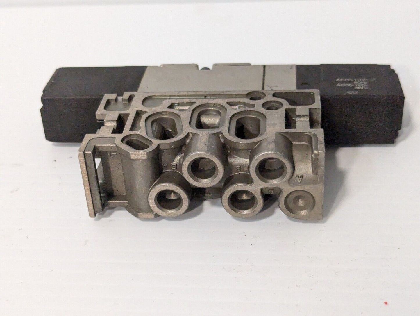 SMC NVSP4216-0009D Air Valve with Manifold, 110v @ 50Hz / 120v @ 60Hz -Free Ship