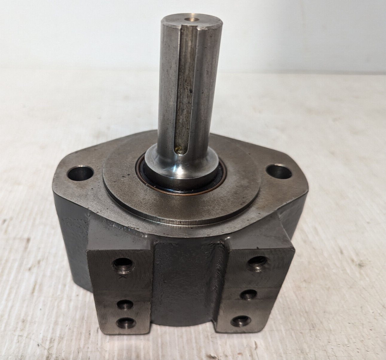 Zero-Max OHLA Overhung Load Adaptor Hydraulic Pump Controller, Compensator