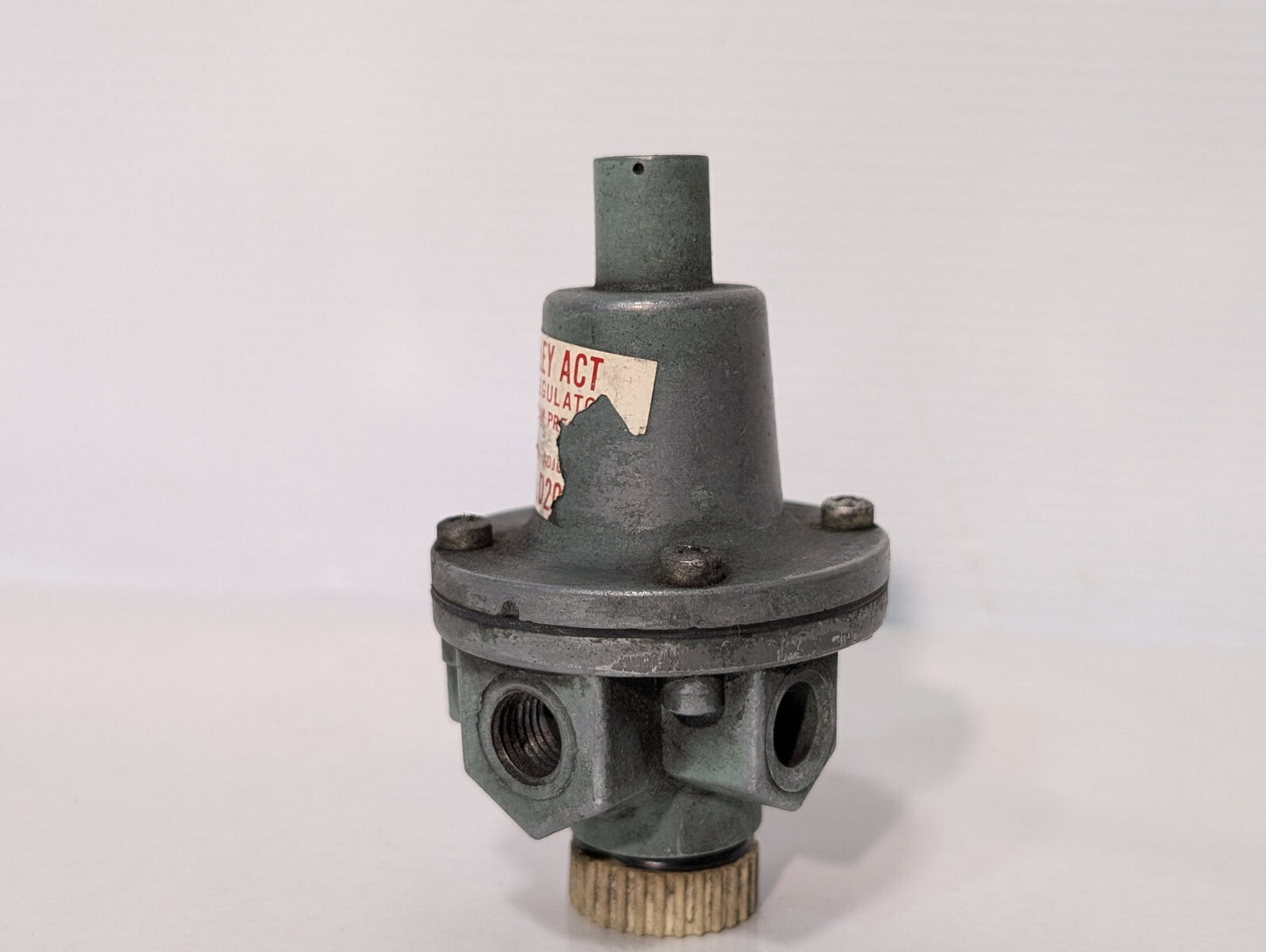 Wilkerson Corporation D2002-2 Air Pressure Regulator, Non-Adjustable, 29Psig Max