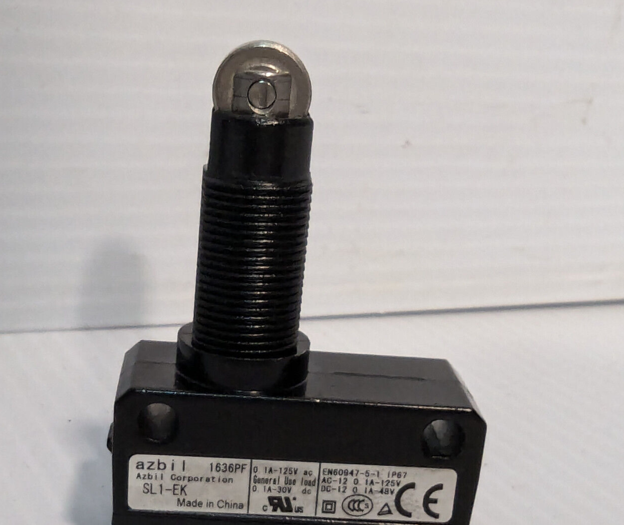 Lot of 2: Yamatake, Azbil SL1-EK limit switches, roller plunger, free shipping