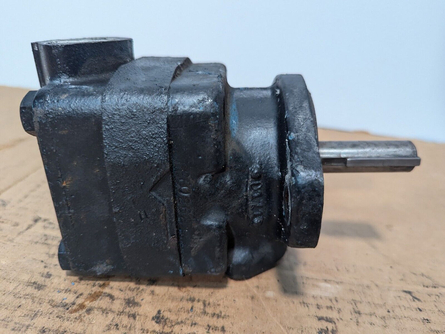 Vickers 280262 vane pump, power steering pump as pictured - Free Shipping