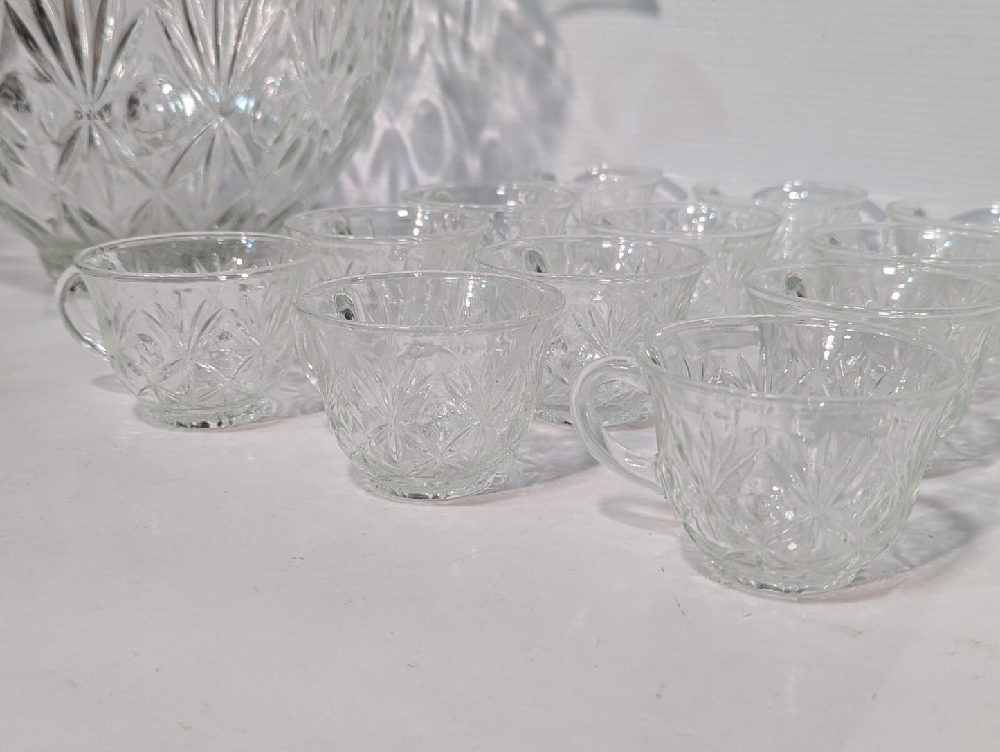 Vintage 14 Piece Crystal Clear Glass Star Scallop Party Punch Bowl Ladel Cup Set