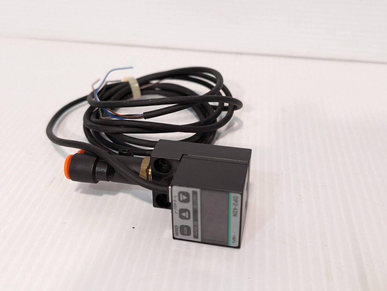 Sunx DP2-42N Digital Pressure Sensor, LED display, 1MPa -Free Shipping & Returns