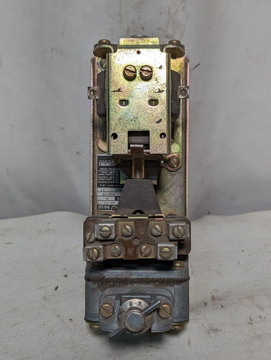 Square D 9050-B05E pneumatic timing relay, timing range 0.2-180 seconds