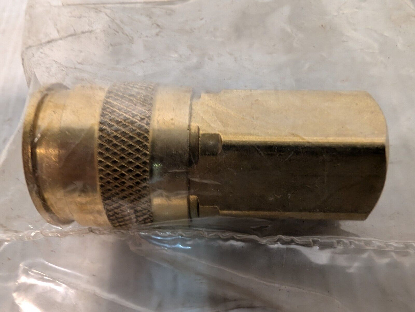 676913 Pneumatic Hose Coupling 1/4" Thread, 1/4" Body Dia, Universal Interchange