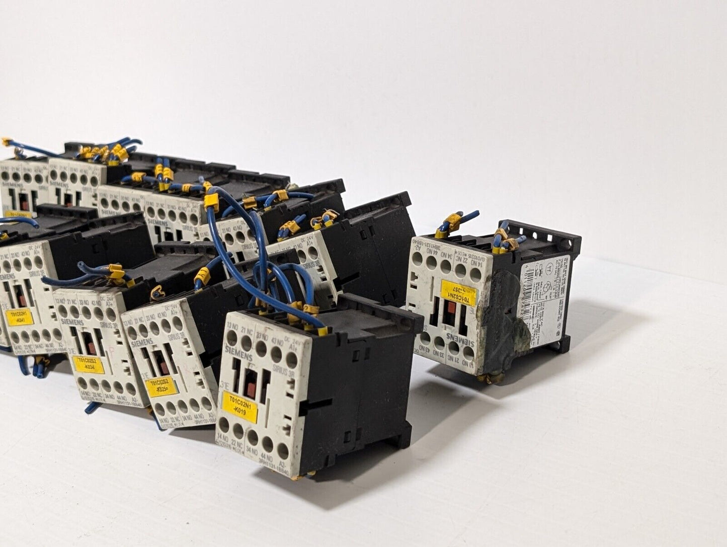 (13) Siemens Sirius 3RH1131-1BB40 Auxiliary Contactor 6A 24V 1.1kW 3 Pole Coil