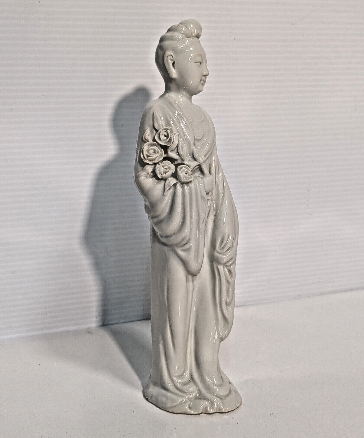 Vintage Antique Blanc De Chine White Porcelain Collectable Figurine Woman Roses