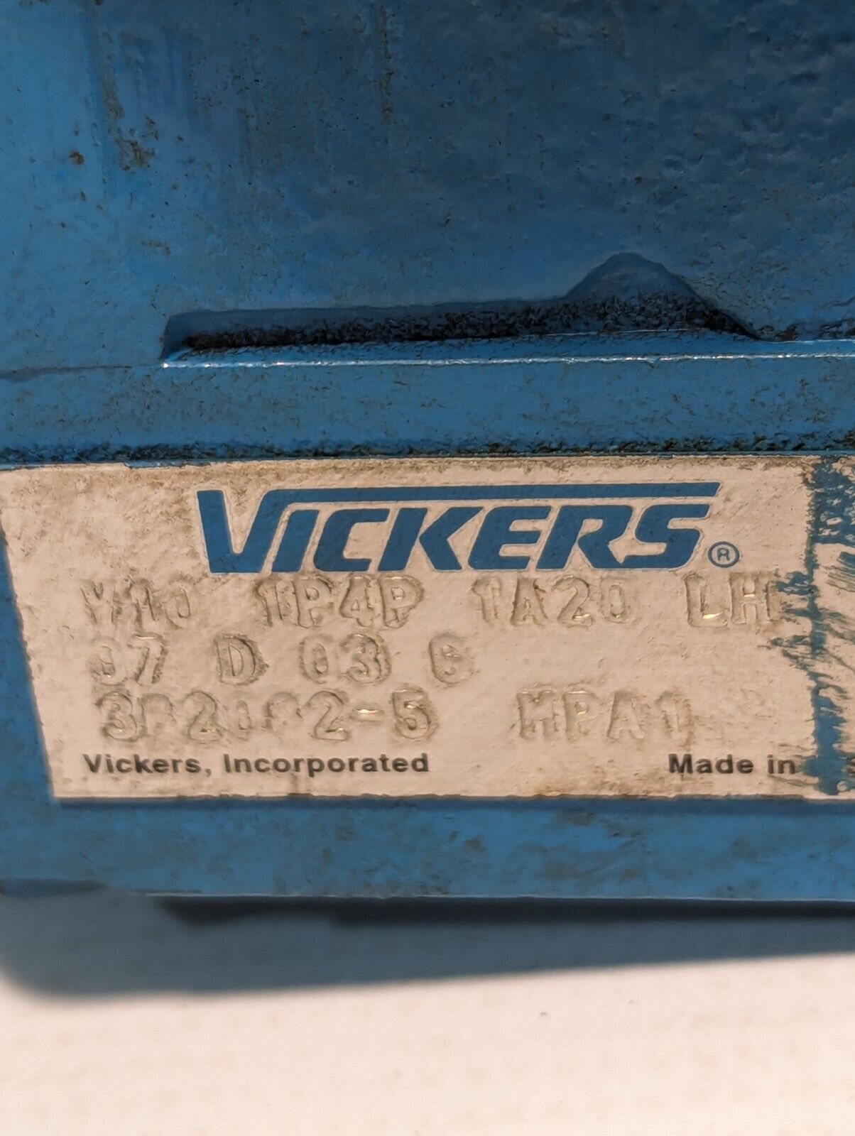 Vickers V10 1P4P 1A20 Hydraulic Vane Pump w\ Mounting Bracket - Free Shipping