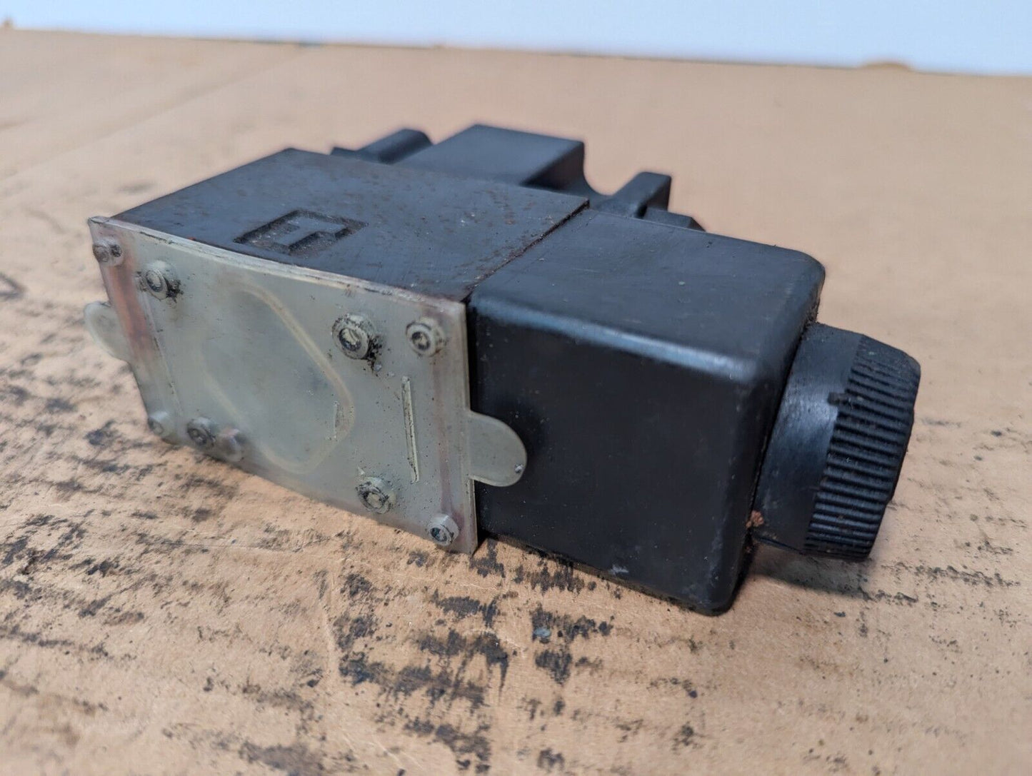 VICKERS PILOT VALVE, 02-101731 - Free Shipping