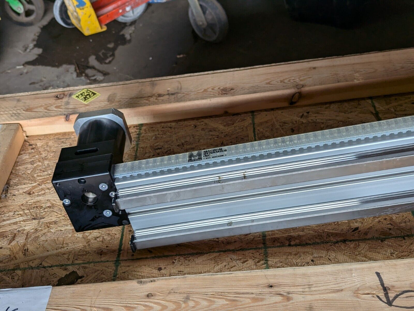 Macron 8676A01 Linear Rail Actuator w/Onvio 9000566 Reducer / 3915-11-000-0415