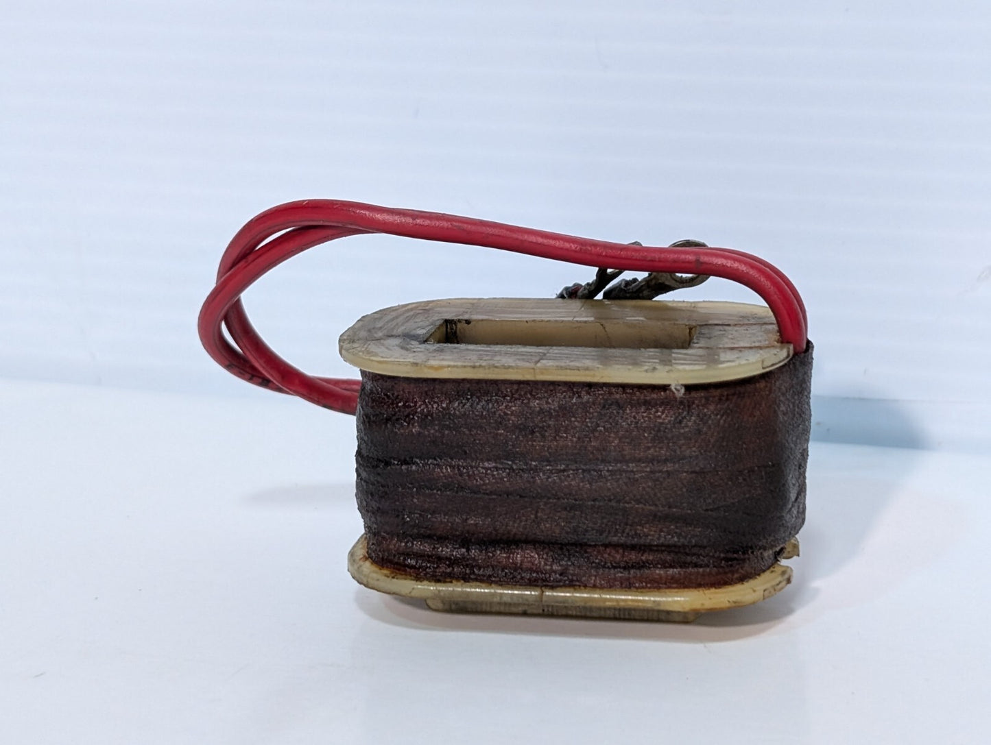 Vickers 316011 Solenoid Valve Coil, 115V @ 60Hz, Design Valve D05 Size