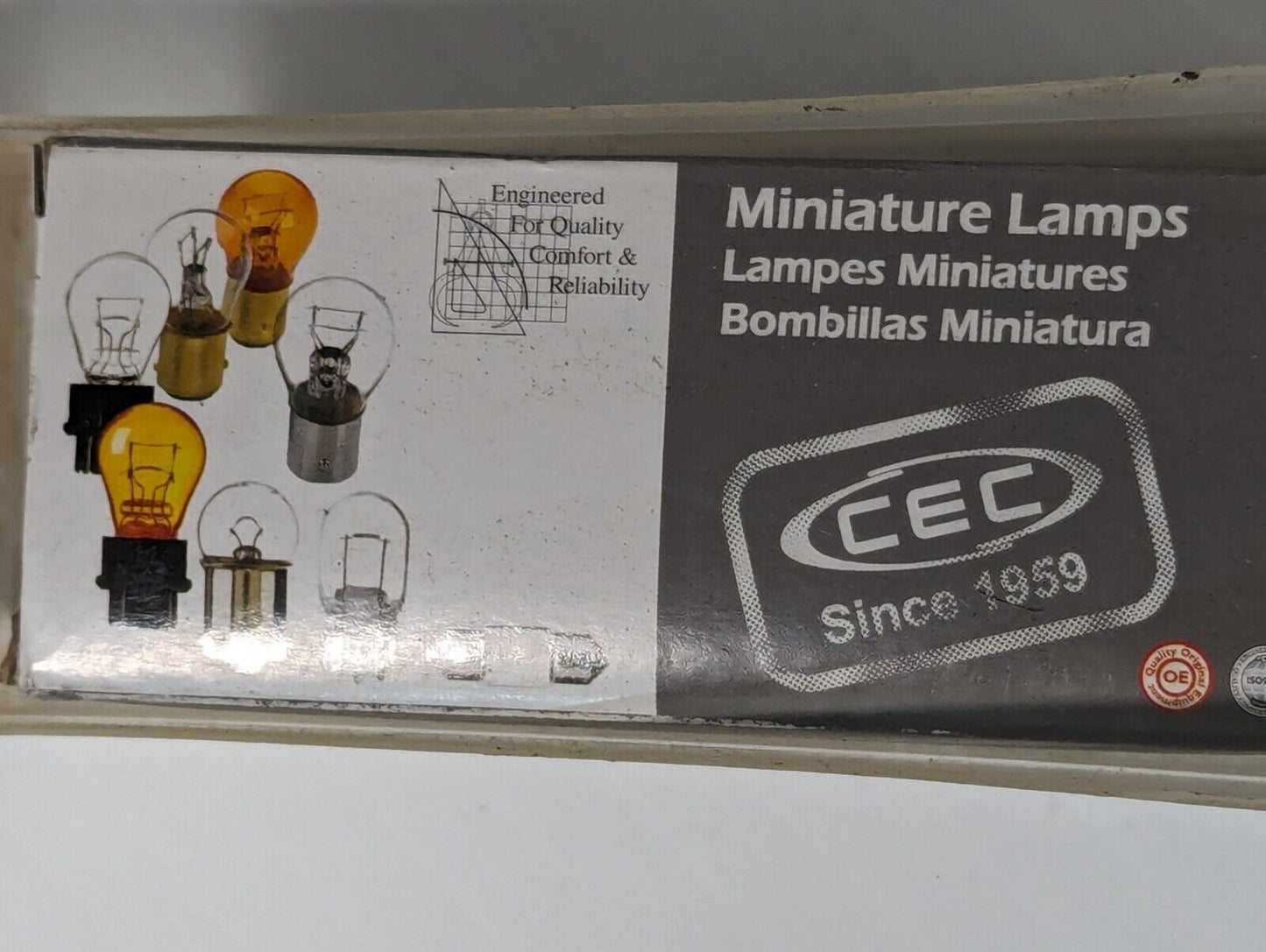 Large lot of assorted small light bulbs: GE 387, KPR102, MPL 410AH, 60PSR, more