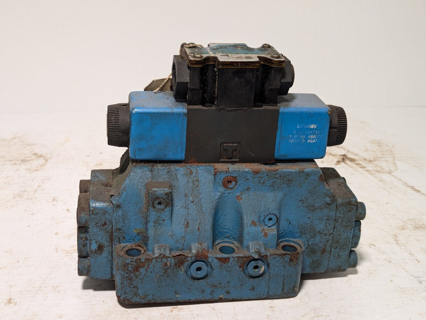 Vickers DG5S8-6C-M-B-20 Directional Control Valve