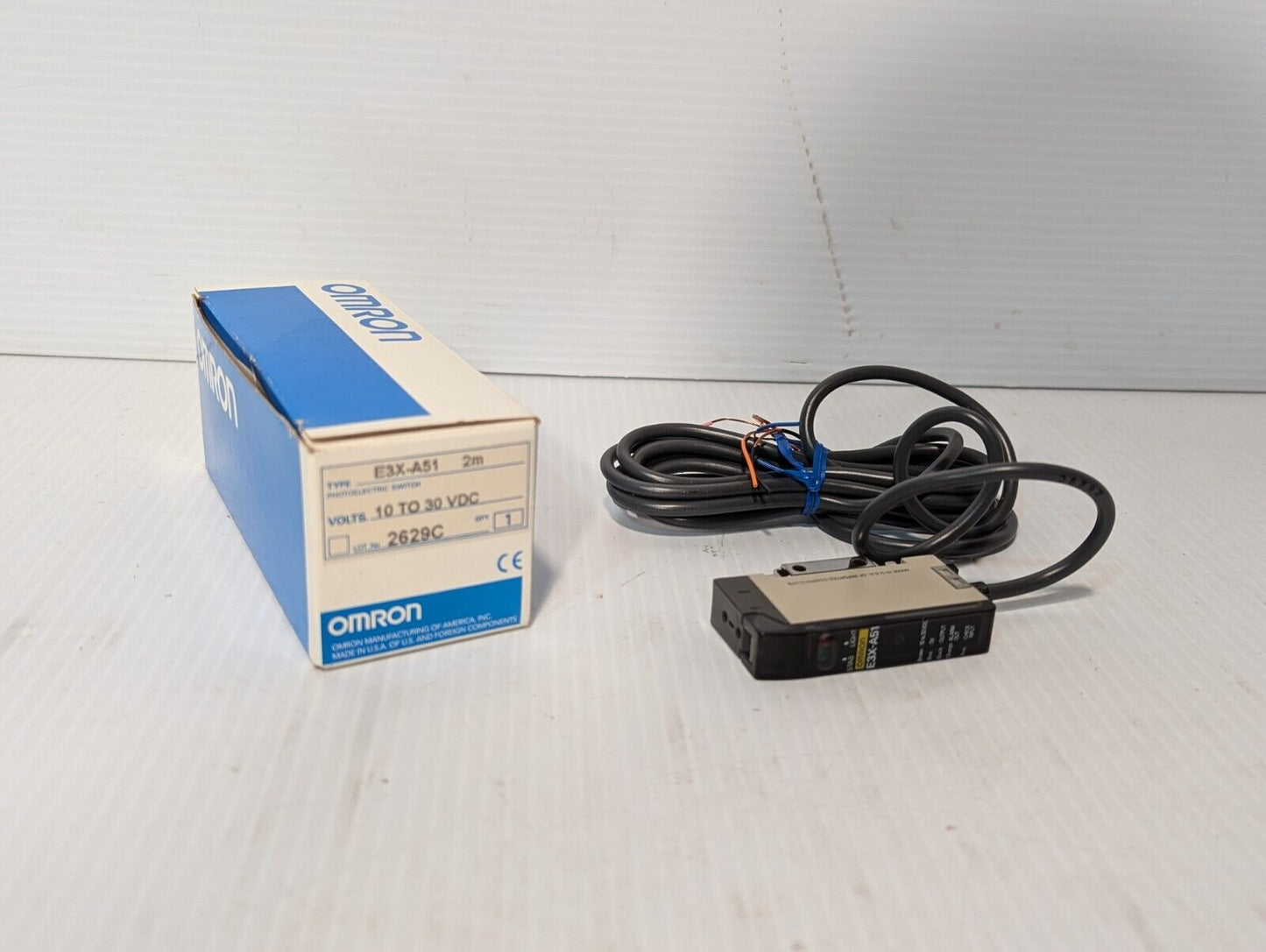 (Read) OMRON E3X-A51 PHOTOELECTRIC SENSOR 10-30VDC 2mm NIB-Free Shipping+Returns