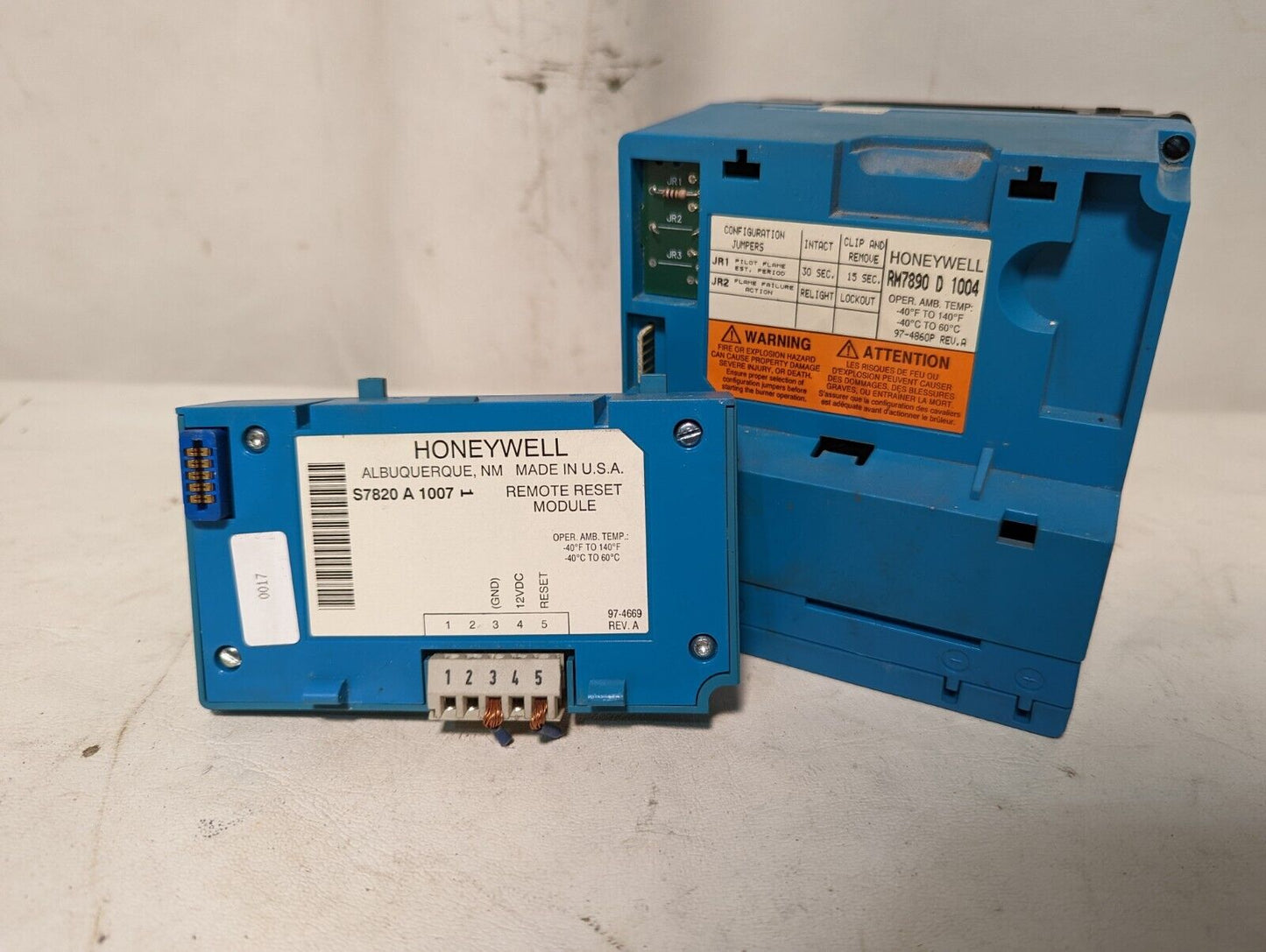 Honeywell RM7890D1004 burner control with R7847A1033 rectification flame amplifi