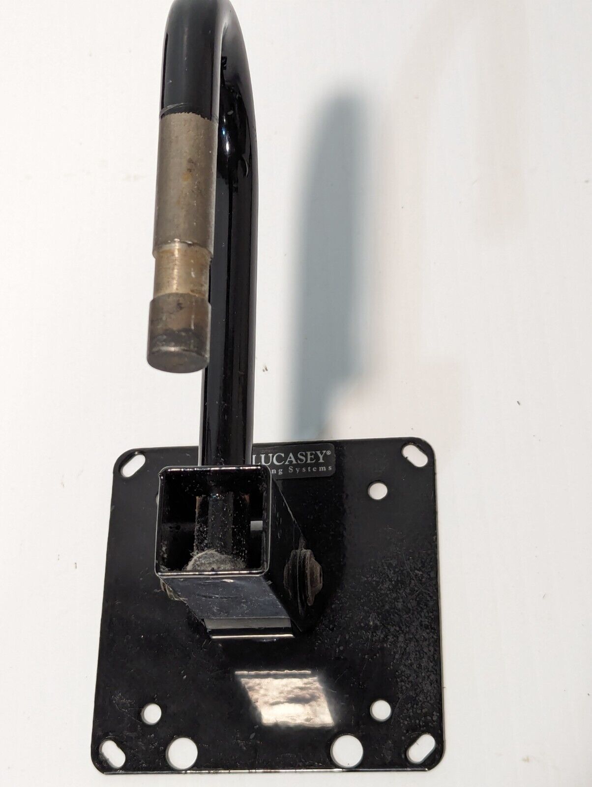 Lucasey LCIL200 hook mount for up to 32" flat panel screens - Free Shipping
