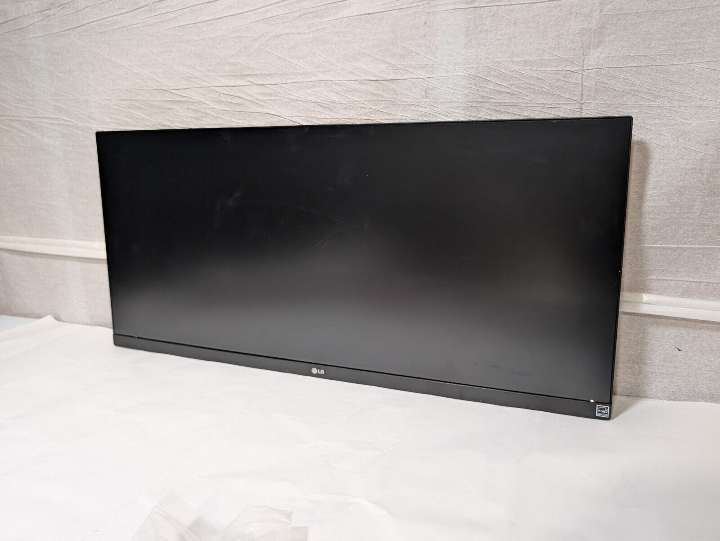 (Scratched) LG 29" UltraWide Full HD LED-LCD Monitor 29BQ650-W W/ Accessories