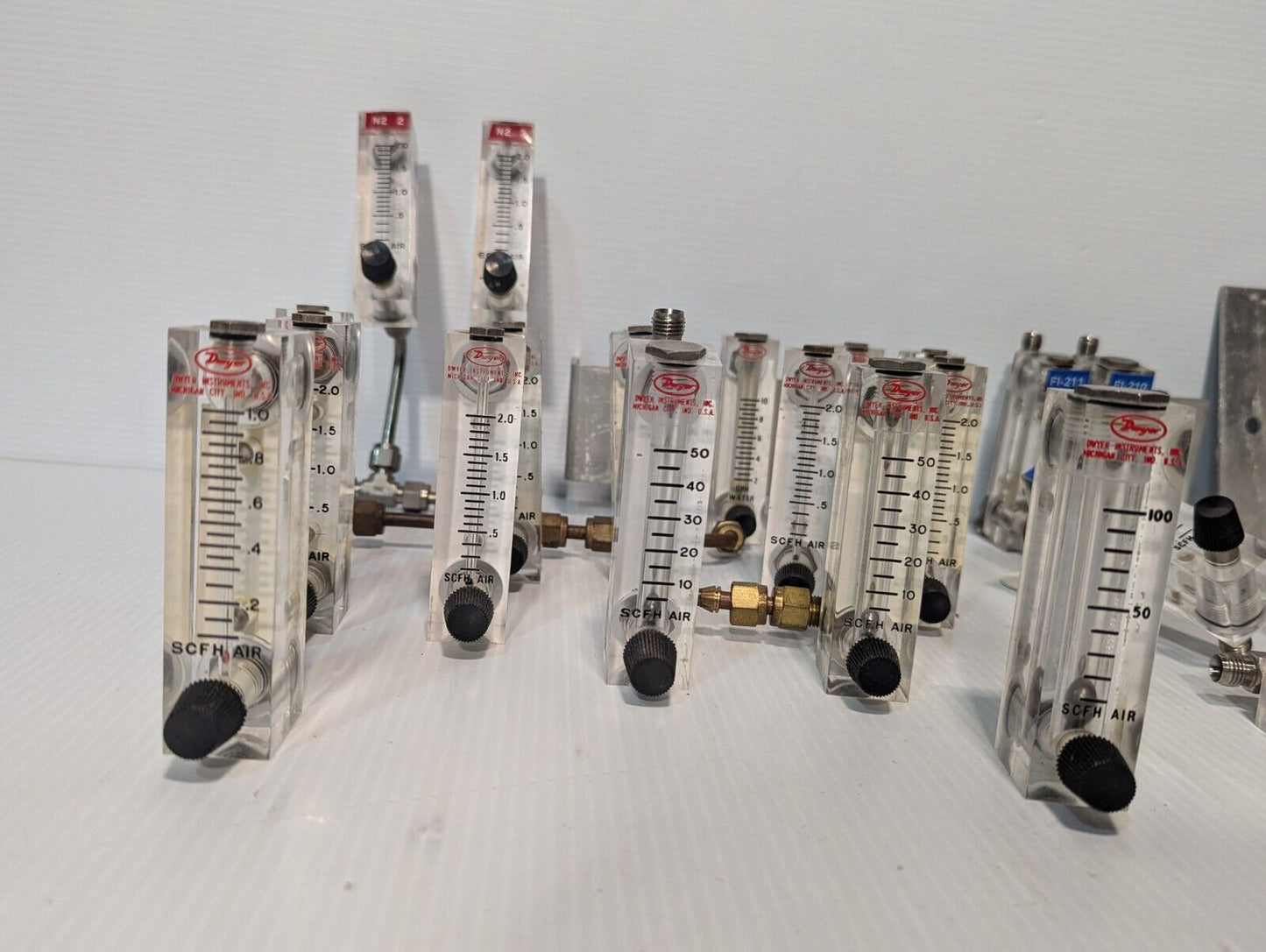 (1) Dwyer VFA-4-SSV Flow Meter 1-10 Scale SCFH Air
