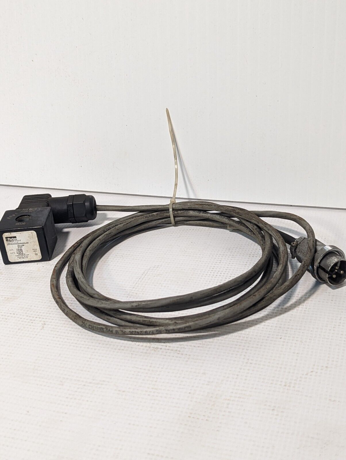 Parker 04F25C2222CAFPH05OJ68 Solenoid Valve, NPT 1/4", Orifice 11/32", 110/120v