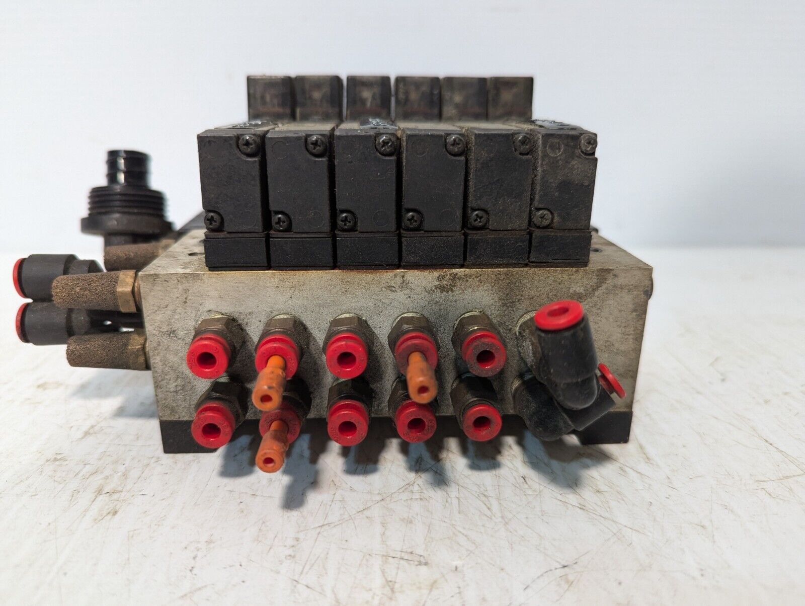 Taiyo Manifold Block w/ 6 Taiyo USR530-RT8 Solenoid Valves - Free Shipping