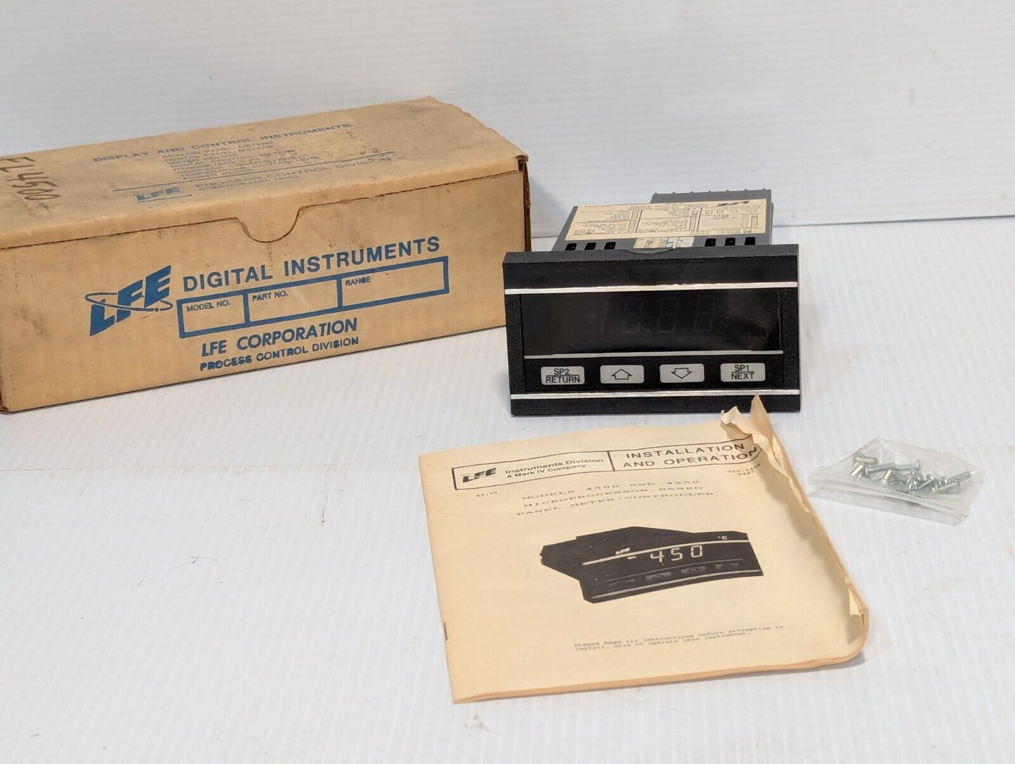 LFE 4500, CE-0411-0000 digital panel meter, range 0/2 VDC - Free Shipping