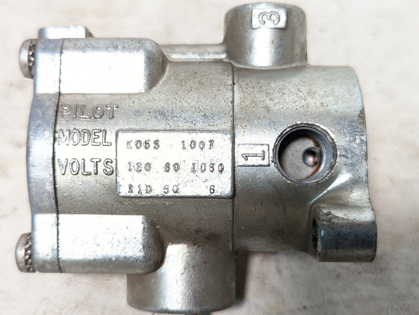 Bellows Valvair K055 1007 pilot valve, 110/120VAC, K208-001